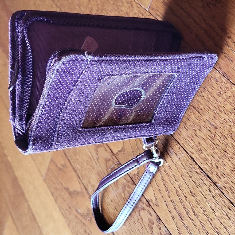 Thirty one wristlet